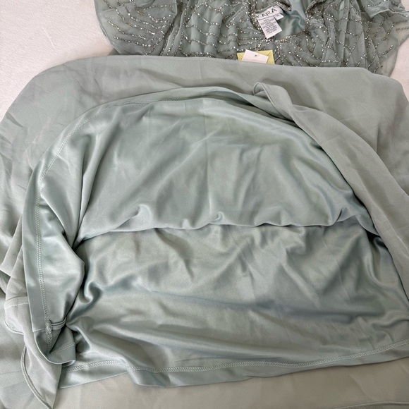 NWT. J Kara Women's Geometrical Beaded V-Neck Capelet Dress - Picture 11 of 13